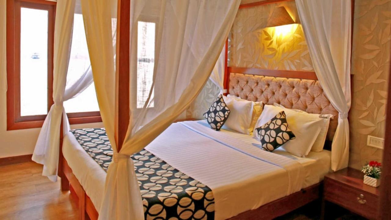Cosy Premium Houseboats Hotel Alappuzha Exterior photo