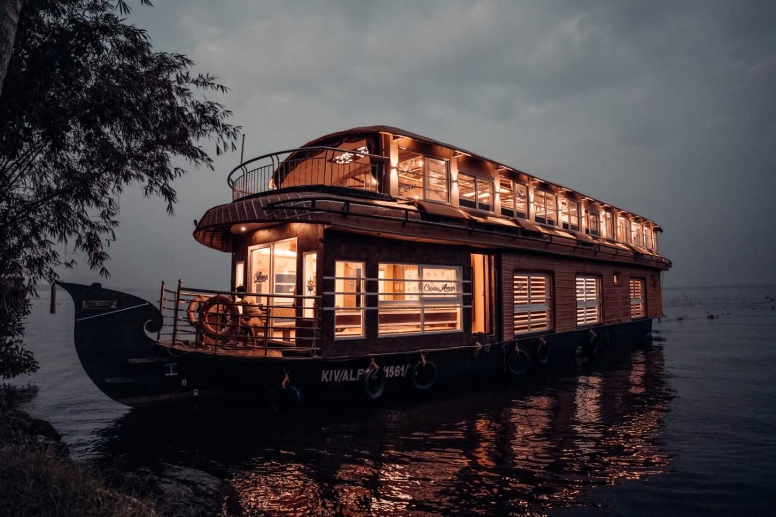 Cosy Premium Houseboats Hotel Alappuzha Exterior photo