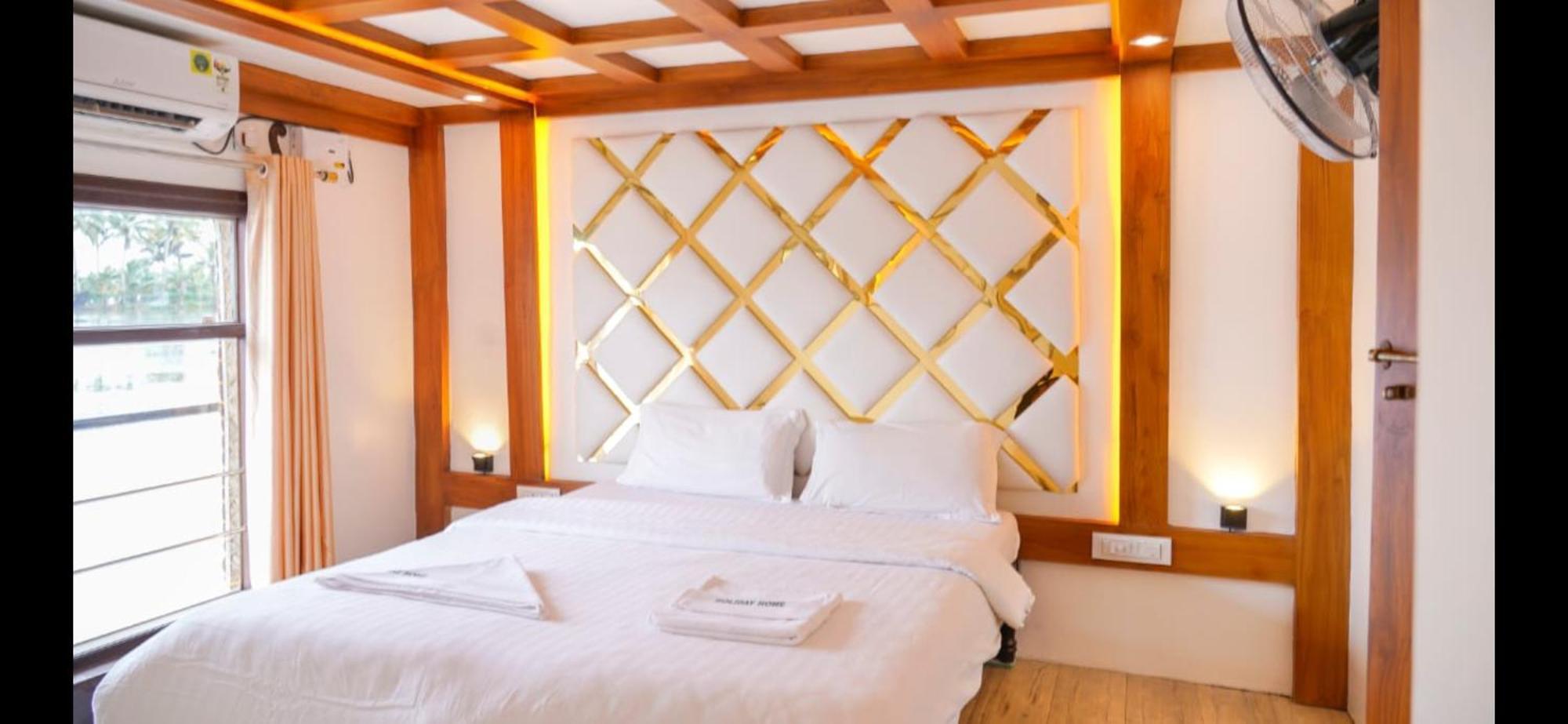 Cosy Premium Houseboats Hotel Alappuzha Exterior photo