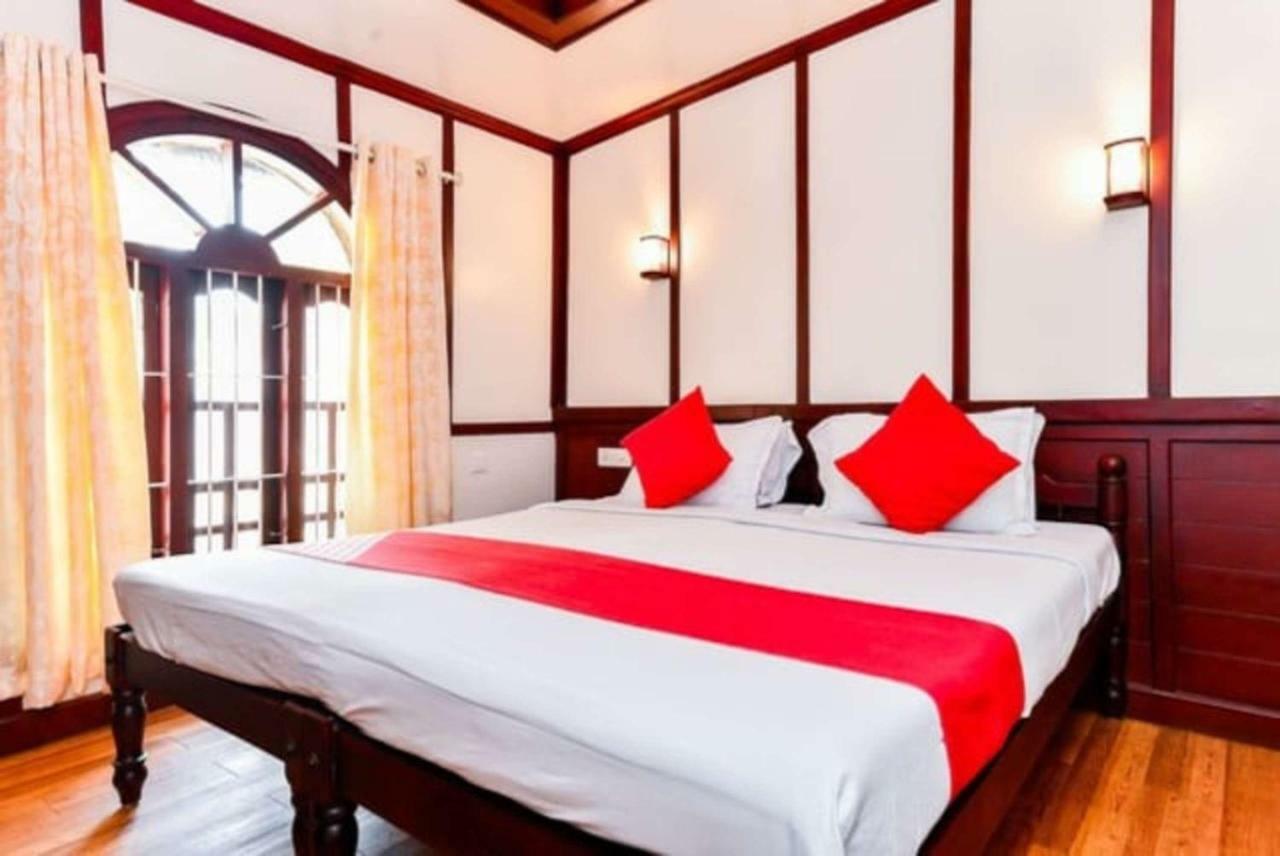 Cosy Premium Houseboats Hotel Alappuzha Exterior photo