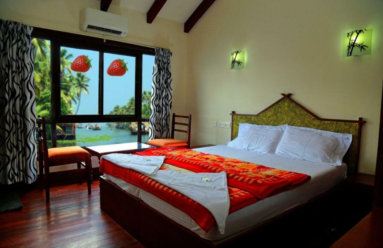 Cosy Premium Houseboats Hotel Alappuzha Exterior photo