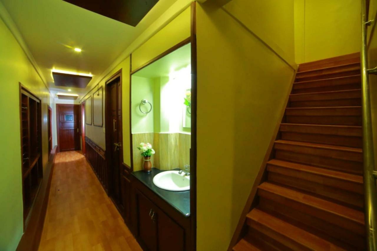 Cosy Premium Houseboats Hotel Alappuzha Exterior photo