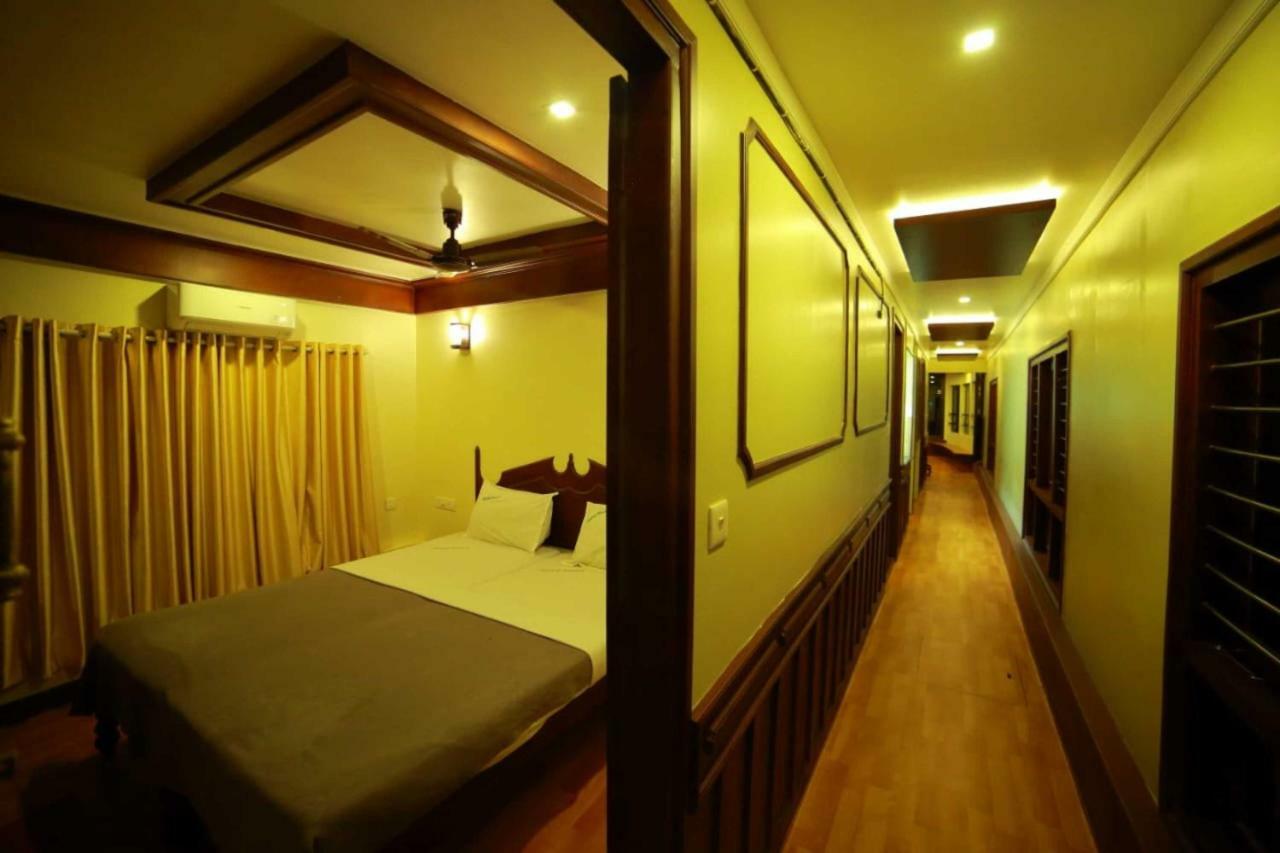Cosy Premium Houseboats Hotel Alappuzha Exterior photo