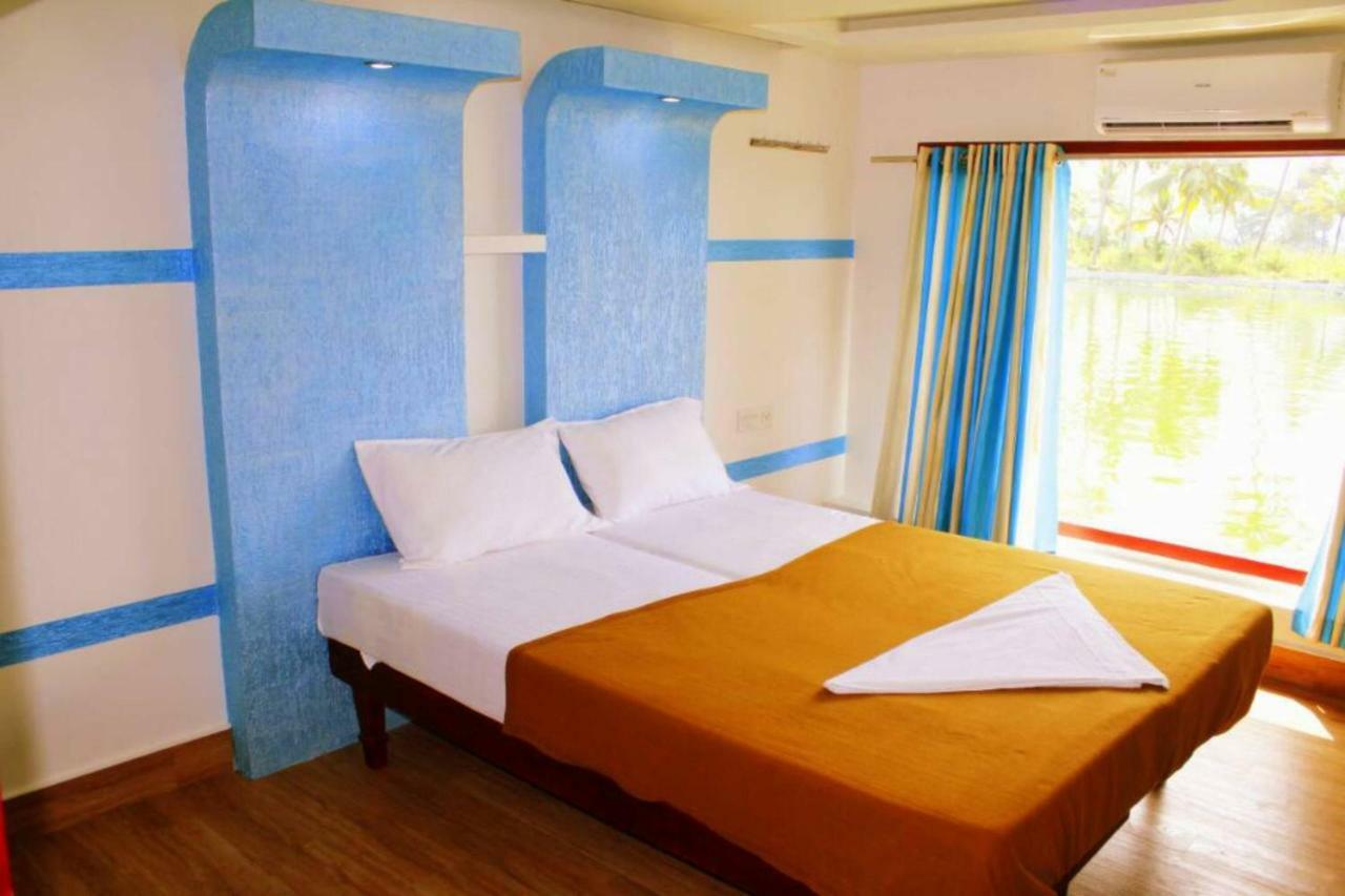Cosy Premium Houseboats Hotel Alappuzha Exterior photo