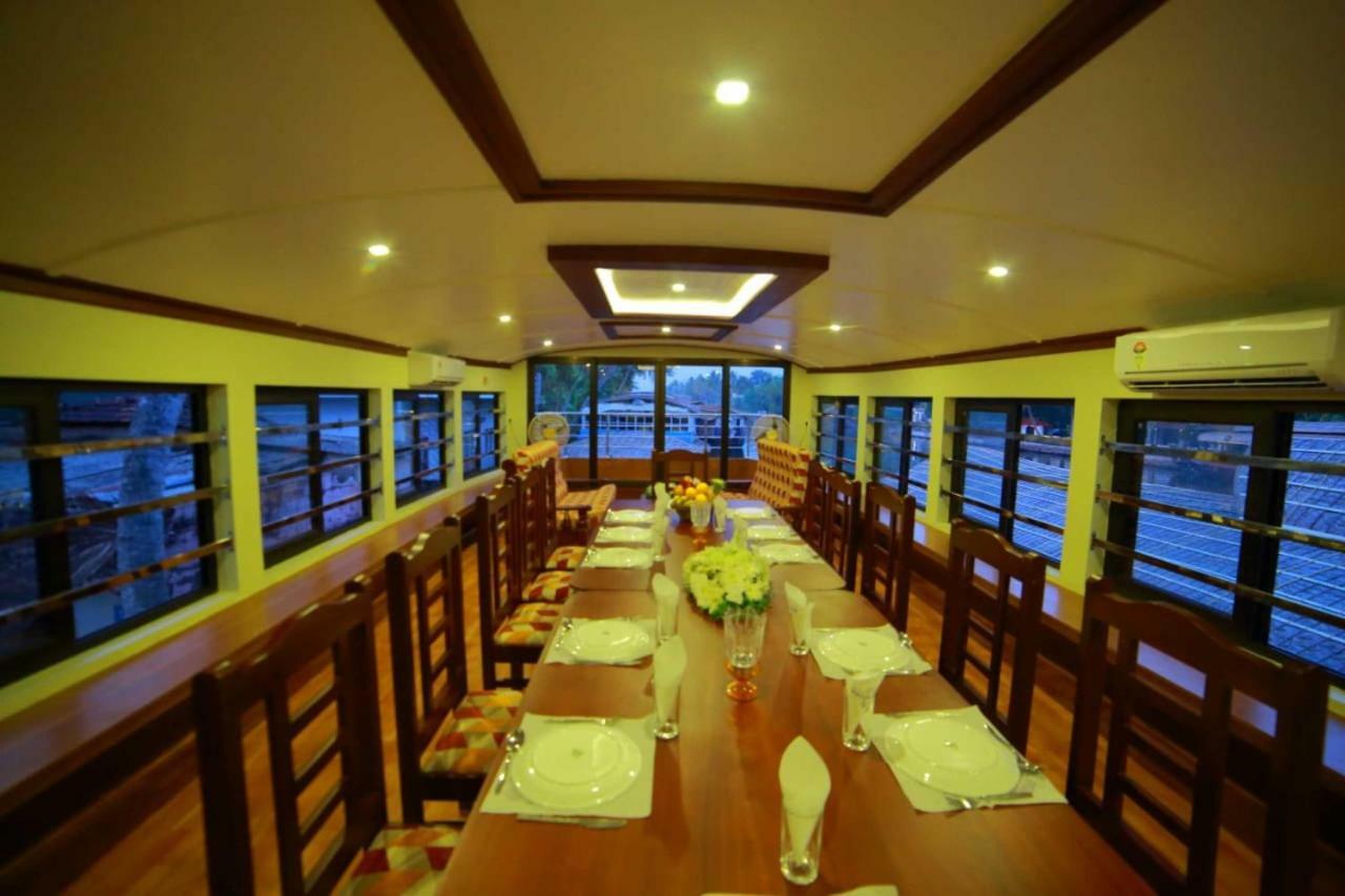 Cosy Premium Houseboats Hotel Alappuzha Exterior photo